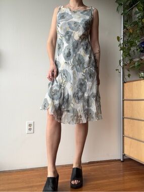 Sleeveless silk grey floral midi dress - size 4